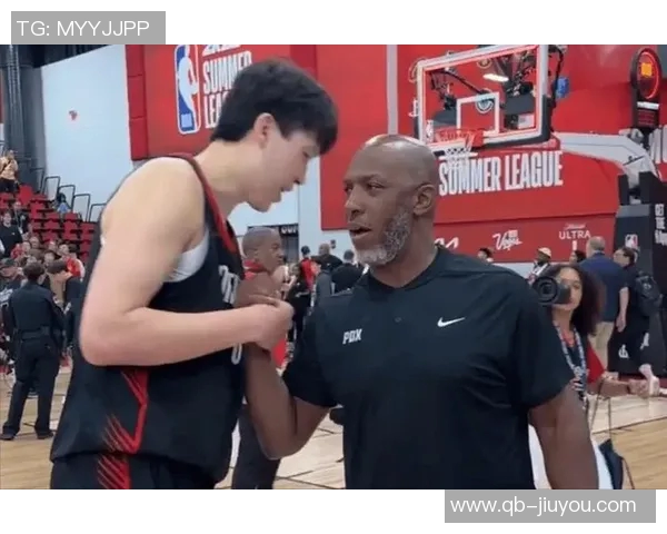 比卢普斯称赞夏普攻守兼备称其能应对高强度对抗挑战