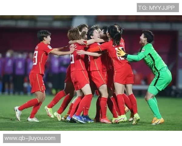 武汉女足外援奥乌苏错失绝佳机会踢中边网令人扼腕叹息