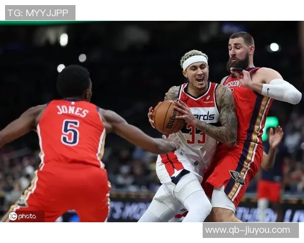 库兹马半场表现出色7投4中贡献11分2篮板2助攻展现强大实力